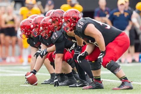 Guelph Gryphons OUA Football Team Previews - U SPORTS - English | Sport english, Football team ...