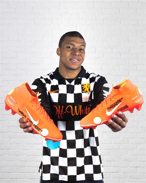 Kylian Mbappé con le Mercurial di OFF-WHITE - Marte