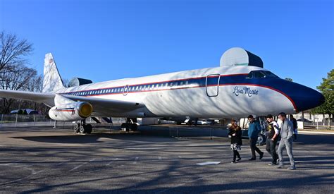 Graceland: Tour 'The King's' aircraft - AOPA