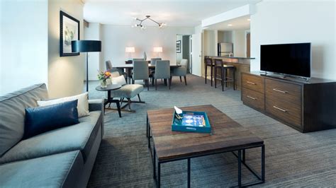 Denver Hotel Suites with Mountain Views | Hyatt Regency Denver at Colorado Convention Center