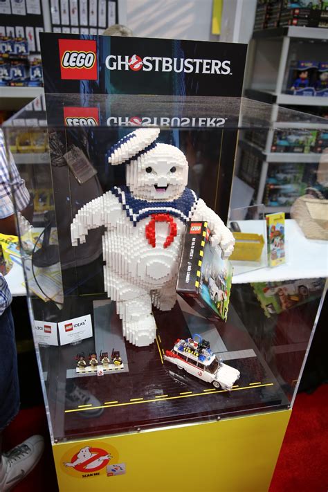 [SDCC] Stay Puft Marshmallow Man On Display - FBTB