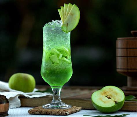 Refreshing Get 27 Green Apple Cocktail : Cocktail recipe Refreshing Get 27 Green Apple Cocktail ...