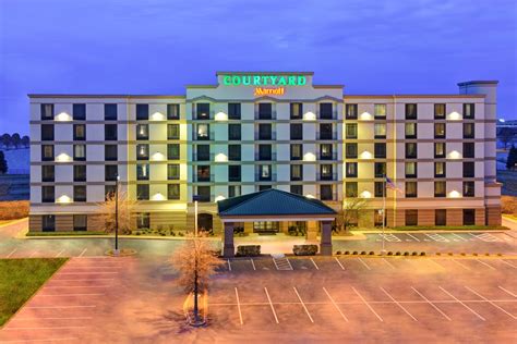 Louisville KY Airport Hotel Photos | Courtyard Louisville Airport