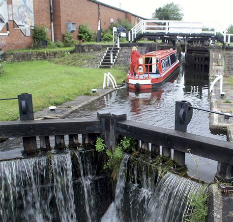 Leeds & Liverpool Canal The Yorkshire Side