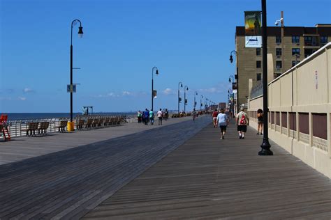 Long Beach officially shuts down Boardwalk after rise in foot traffic there and increasing ...