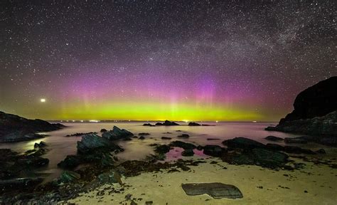 Northern Lights shown over Scotland beach in stunning image | Northern lights scotland, Scotland ...