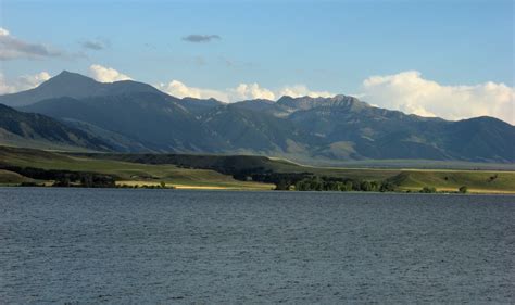 Ennis Lake in Montana | Detailed Fishing Guide & Photographs