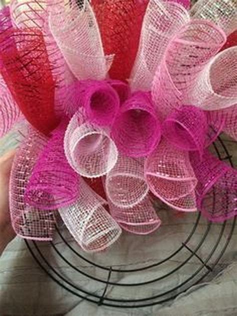 16 How To Make A Curly Deco Mesh Wreath - decorholic.co | Deco mesh wreaths diy, Mesh wreath diy ...