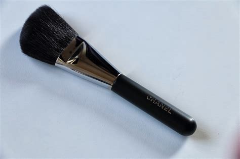 Dutch Gurl: Chanel no. 2 angled powder brush review