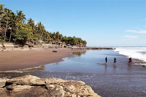 EL ZONTE BEACH » What to see and do. The best for surfing.