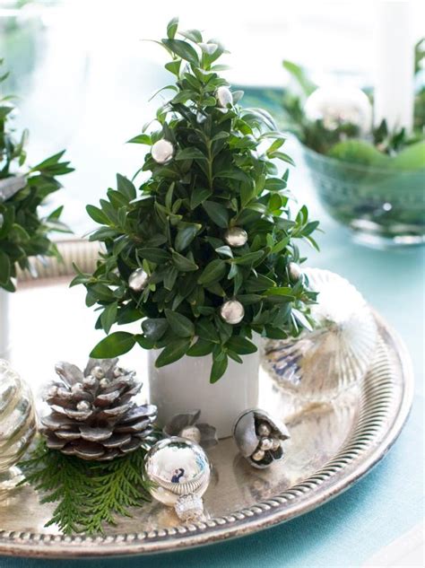 12 Chic, Easy Holiday Table Ideas | HGTV