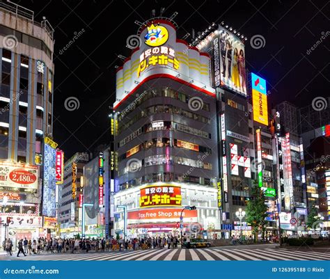 Shinjuku nightlife editorial stock photo. Image of business - 126395188