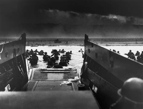 allied-wreckage-on-gold-beach-in-arromanches - D-Day Pictures - World ...