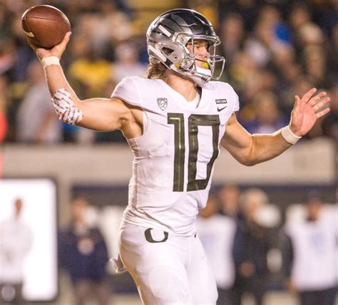 Oregon's Justin Herbert is college football's most divisive quarterback