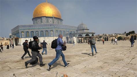 Violence erupts at al-Aqsa mosque as Israel marks Jerusalem Day | GMA News Online