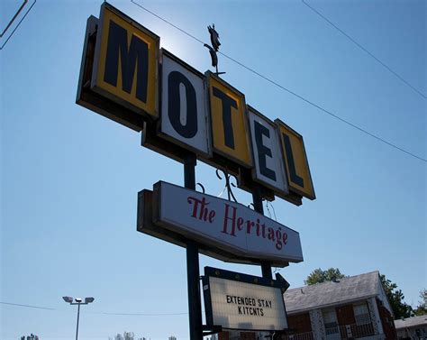 HERITAGE MOTEL & APARTMENTS - Prices & Reviews (Carbondale, IL) - Tripadvisor