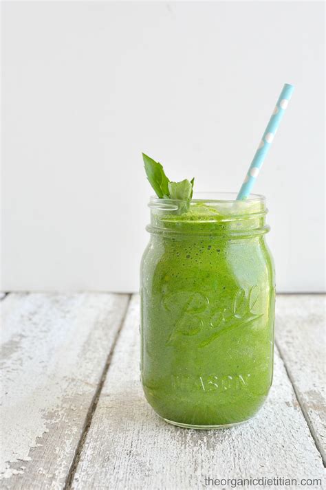 Back to Basics Green Smoothie - The Organic Dietitian