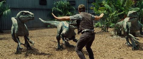 Jurassic World movie review & film summary (2015) | Roger Ebert