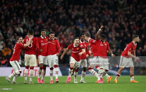 Manchester United players celebrates after the team's victory in the ...