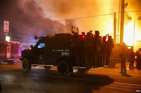 Ferguson riots: Ruling sparks night of violence - BBC News