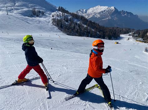 Skiing lessons Piani di Bobbio | Book or gift online | Freedome