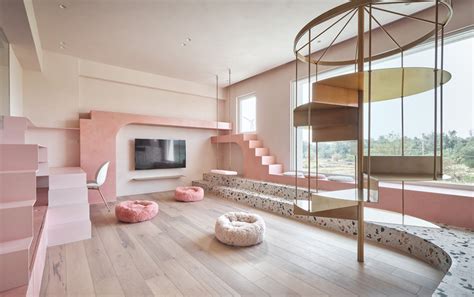 Cats' Pink House / KC Design Studio | ArchDaily