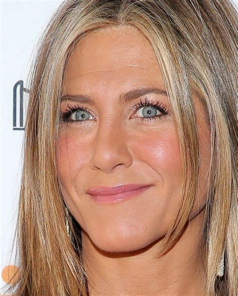 Jennifer Aniston TIFF 2014: Healthy Glow on the Red Carpet, Bare Face in Cake - Beautygeeks