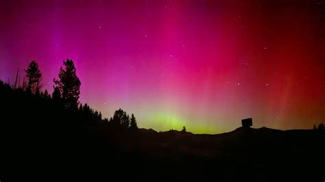 Aurora Borealis paints night sky: 45 breathtaking images