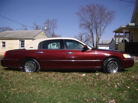 2002 Lincoln Town Car - Pictures - CarGurus