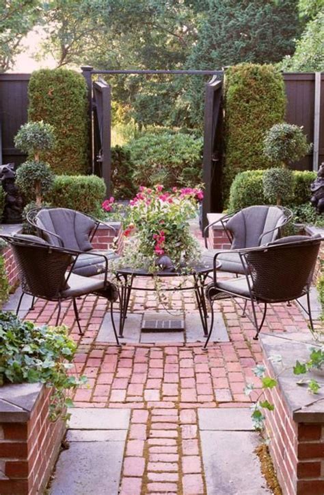 20+ Small Brick Courtyard Ideas – The Urban Decor