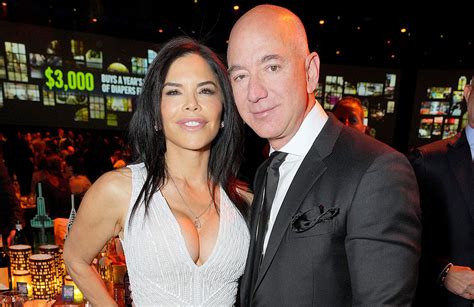 Jeff Bezos’ Girlfriend Lauren Sanchez Models Milkmaid Top & Maxi Skirt – Footwear News