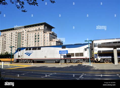 Train pulls into Emeryville Amtrak train station, California, USA Stock ...