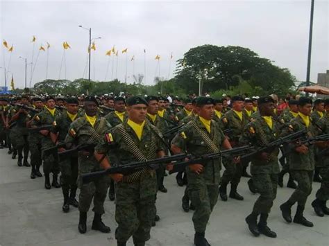 Ecuador Ecuadorian army ranks combat field military dress uniforms grades uniformes combat armee ...