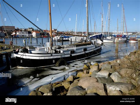 ice floes in the flensburg harbor Stock Photo - Alamy