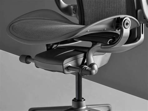 Aeron Chair in Stock Size B Graphite | Office Furniture Scene