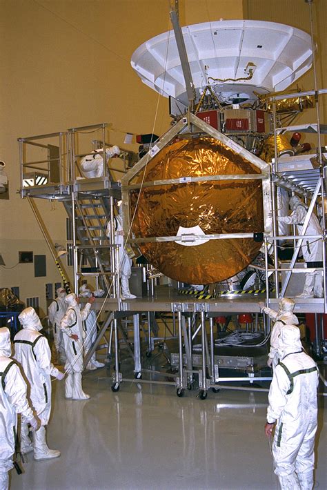 Space in Images - 2004 - 06 - Huygens Probe integrated with Cassini orbiter