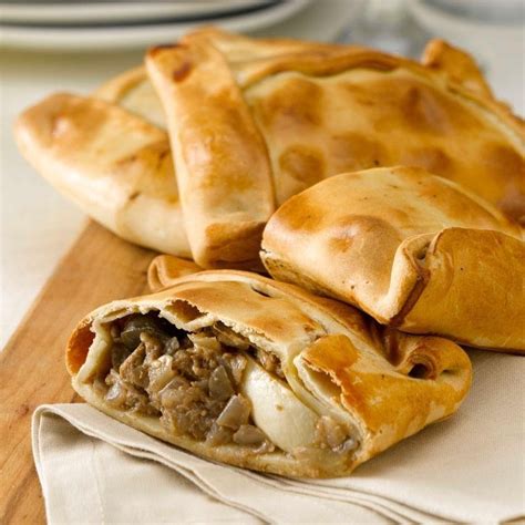 Empanada de Pino .Cockteleria y banqueteria Defer