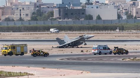 US-Navy F/A-18E/F Super Hornet has made a crash landing on runway 30 in Bahrain - Aviation24.be