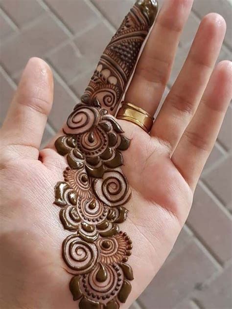 Beat Circle Arabic Mehndi Designs 2019 on forehand - Arabic Mehndi Designs 2019 - Arabic Mehndi ...