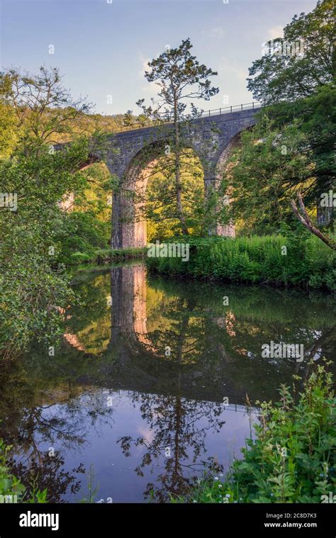 Monsal Head Viaduct and River Wye, Derbyshire Stock Photo - Alamy