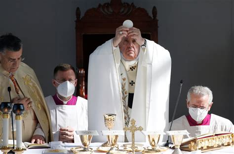 Catholics need better understanding of the Mass, pope says | National Catholic Reporter