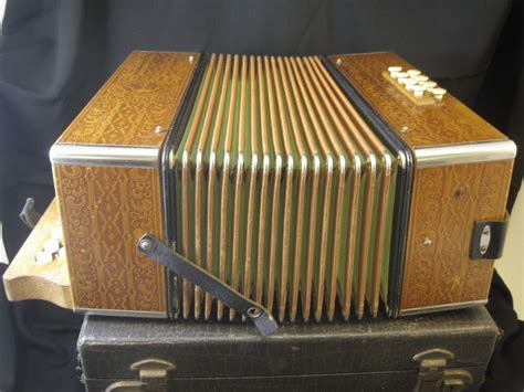 Antiques, Art, and Collectibles: Antique Hohner Accordeon Accordion