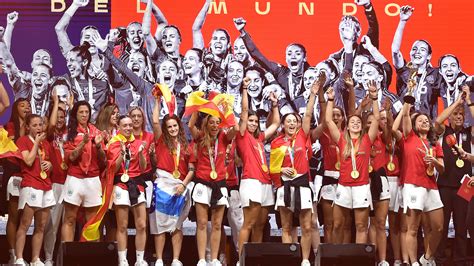 After Rubiales’ Restraining Order, Spain’s Women’s Team Makes Demands - The New York Times