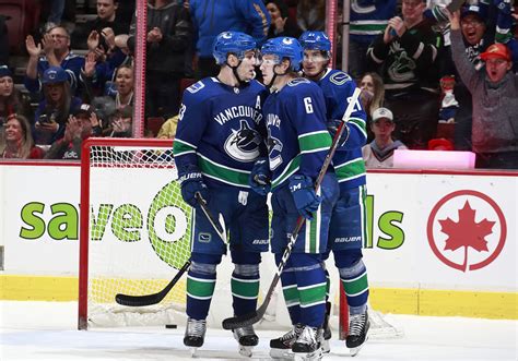 Vancouver Canucks: Line juggling and ideal line combinations