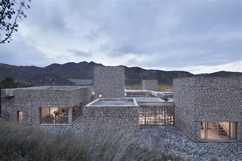 Redstone House / Atelier 100s+1 | ArchDaily