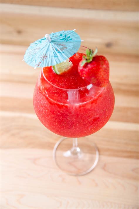 Refreshing & Easy Strawberry Daiquiri (Only 3 ingredients!)
