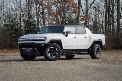 2022 GMC Hummer EV Is Bold and Brash - CNET