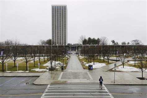 Budget deal freezes SUNY, CUNY tuition, expands TAP