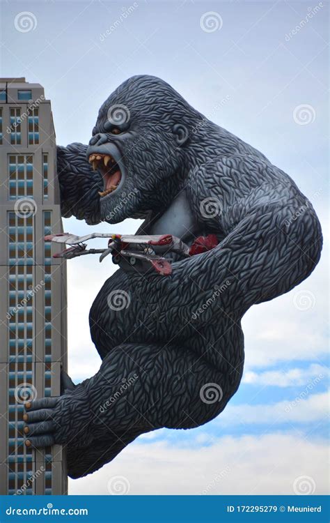 Giant King Kong on Empire State Building Editorial Stock Image - Image of celebrity, famous ...