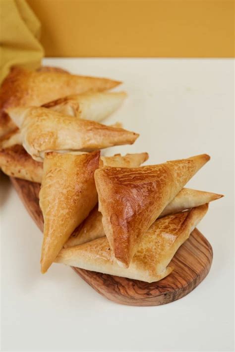 Delicious Baked Chicken Samosa Recipe - Scrambled Chefs